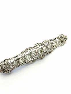 Broche or blanc avec diamants