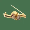 Broche or diamants et rubis