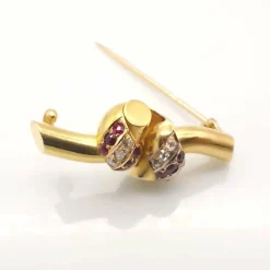 Broche or diamants et rubis