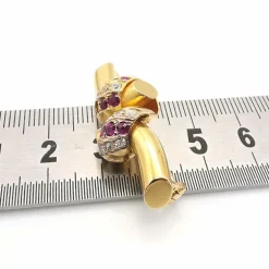Broche or diamants et rubis