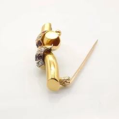 Broche or diamants et rubis