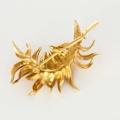 Broche or jaune à motif de feuille