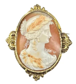 Broche or jaune camée coquille vers 1850
