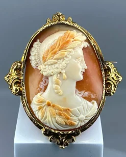 Broche or jaune camée coquille vers 1850