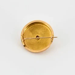 Broche or jaune guilloché et perle