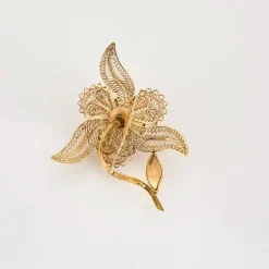 Broche orchidée en or jaune filigrané