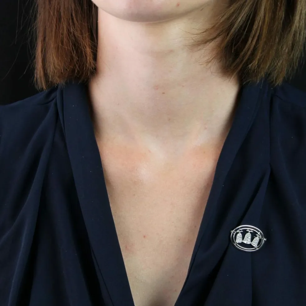 Broche ovales et ses cloches diamantées