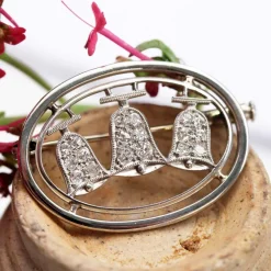 Broche ovales et ses cloches diamantées