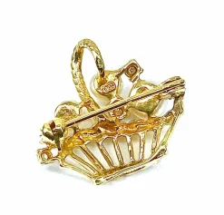 Broche panier en or jaune, 3 perles et 5 diamants