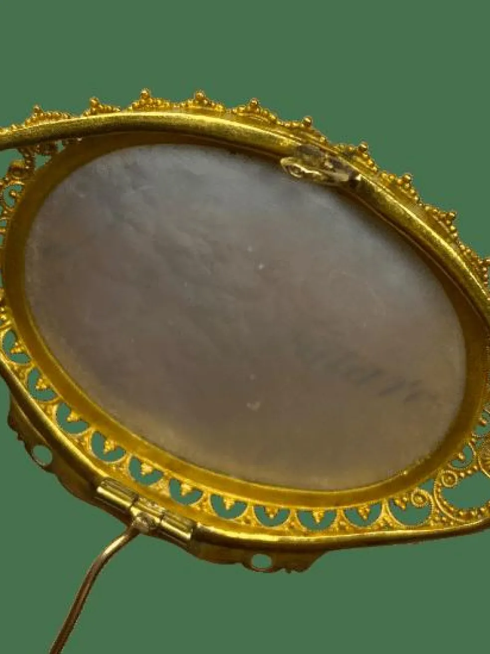 BROCHE PORTRAIT OR 18K NACRE