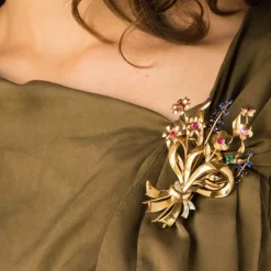 Broche rétro bouquet or et pierres précieuses