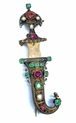 Broche sabre en argent émeraudes perles
