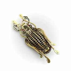 Broche scarabée édouardienne en or et argent sterling avec diamants taille rose, onyx et rubis
