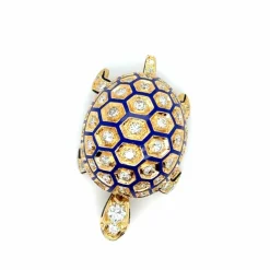 Broche tortue en or, émaillée et sertie de diamants