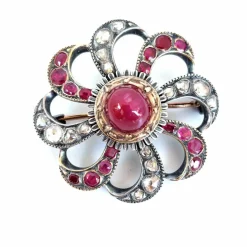 Broche tourbillonnante 19ème siècle rubis étoilé diamants