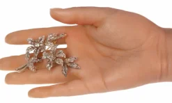 Broche trembleuse sertie de diamants