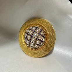 Broche victorienne antique en perles naturelles, émail bleu et or jaune