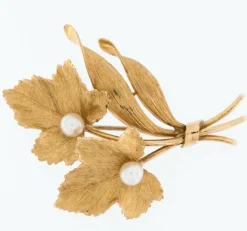 Broche Vineyard feuille en or jaune avec perles