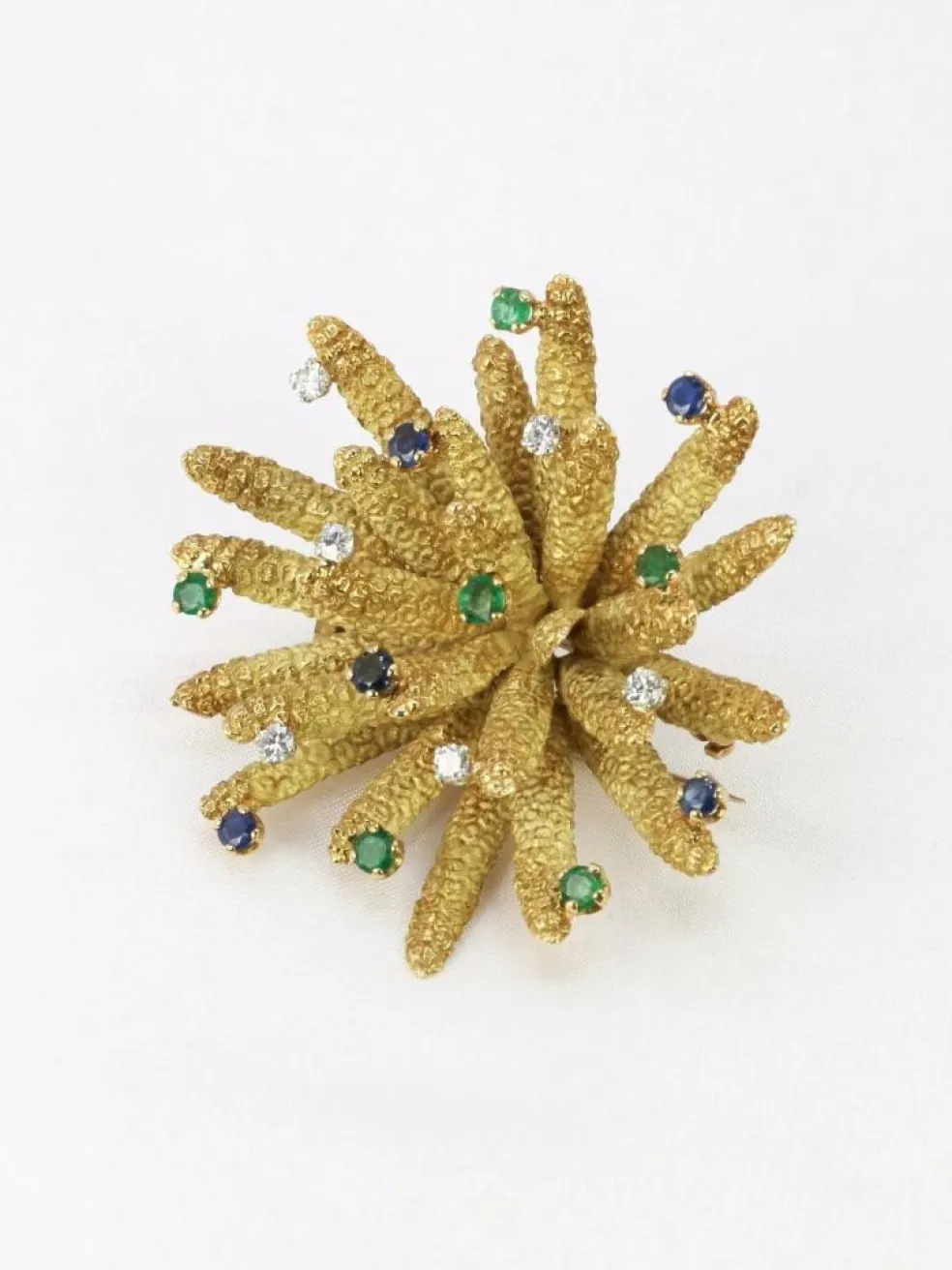 Broche vintage anémone or jaune diamants émeraudes saphirs