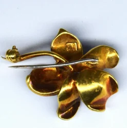 Broche vintage avec émail