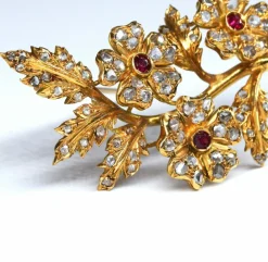 Broche vintage avec rubis brillants et diamants