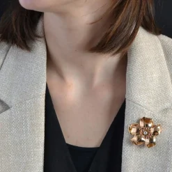 Broche vintage clip fleur diamants rubis