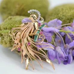 Broche vintage oiseau de paradis diamants émeraudes rubis