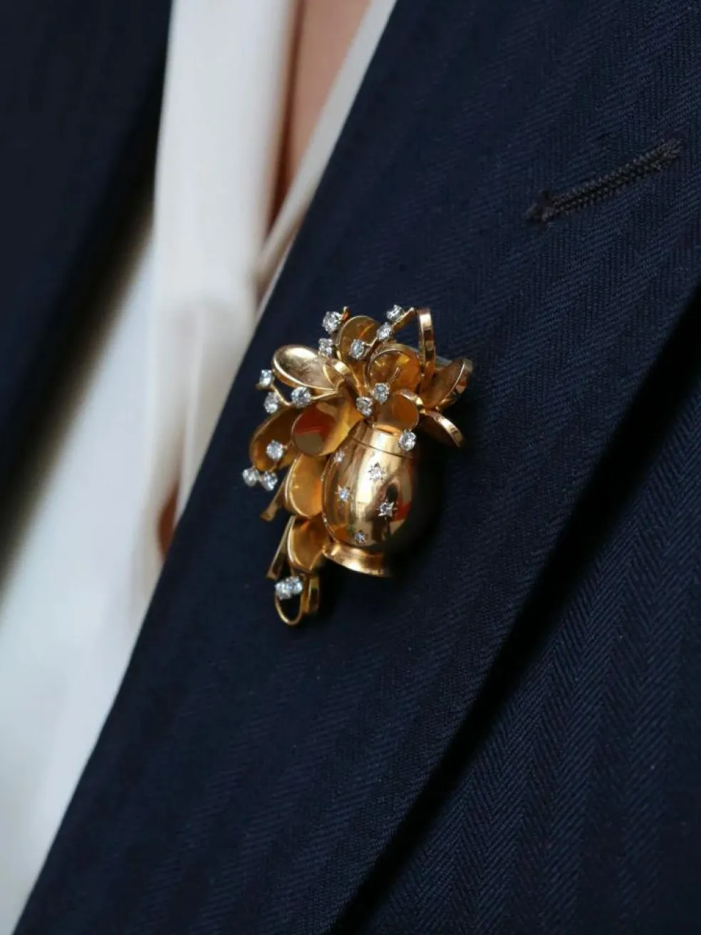 Broche vintage pot de fleurs or jaune platine diamants