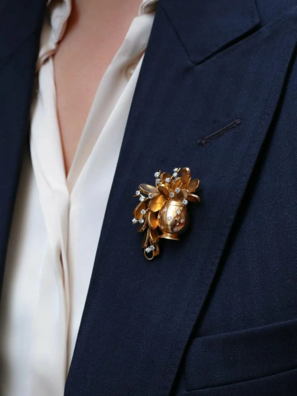 Broche vintage pot de fleurs or jaune platine diamants