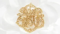 Broche volutes Art Nouveau en or jaune et diamants