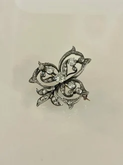Broche Volutes Diamants XIXème Siècle