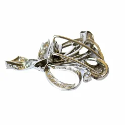 Broches à revers en platine au design rétro avec diamants