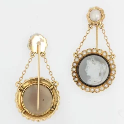Broches de vêture camée et perles fines