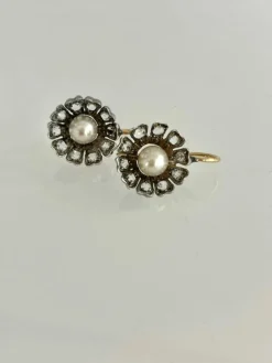 Bucles d'oreilles "églantine" en or, argent, perles et diamants
