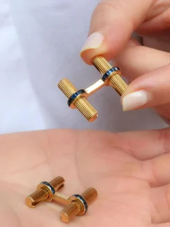CARTIER - Boutons de manchette or saphirs calibrés