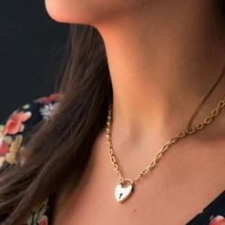 Chaine ancienne ciselée et son cadenas en forme de coeur