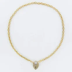 Chaine ancienne ciselée et son cadenas en forme de coeur