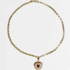 Chaine ancienne et son médaillon en forme de cur grenats et perles fines