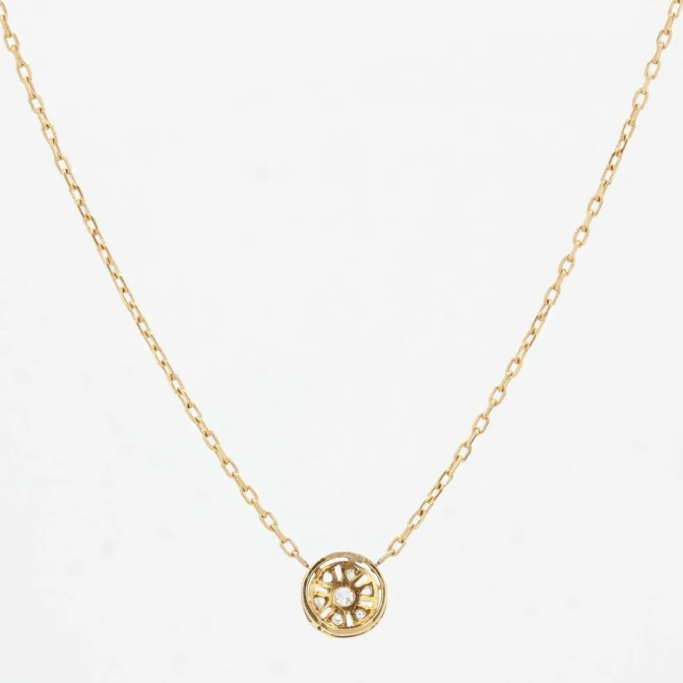 Chaine ancienne et son motif rond en diamants