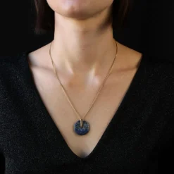 Chaine en or et son disque de lapis lazuli