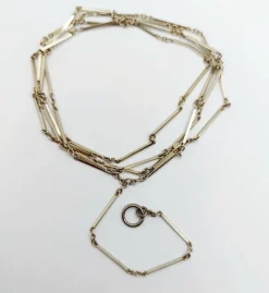 Chaine sautoir antique or blanc à maille bâtonnets finement travaillés