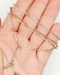 Chaine sautoir antique or blanc à maille bâtonnets finement travaillés