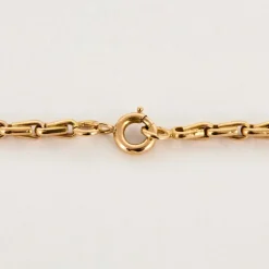 Chaîne en or jaune et pendentif porte souvenir ouvrant or , diamants et saphir