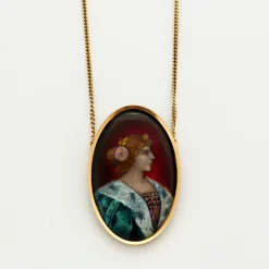 Chaîne et Pendentif en or jaune, miniature émaillée
