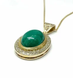 Chaîne et pendentif or jaune jade vert et diamants