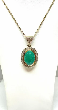 Chaîne et pendentif or jaune jade vert et diamants