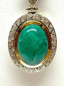 Chaîne et pendentif or jaune jade vert et diamants
