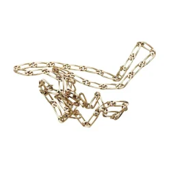 Chaîne maille figaro en or rose.