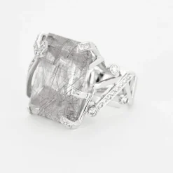 CHANEL - Cristaux glacés - Bague or gris, diamants, quartz