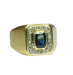 Chevalière carrée, diamants et saphir